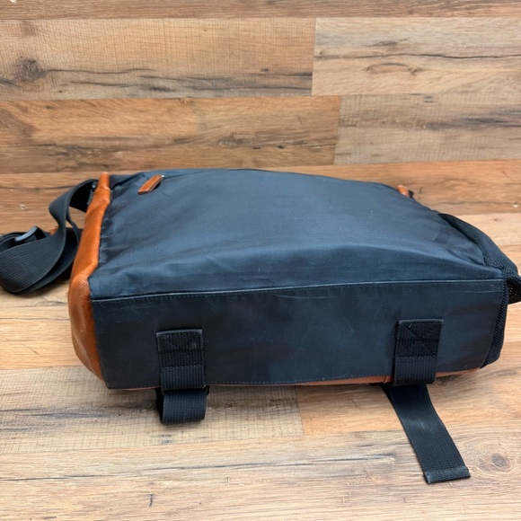 Vintage Wilsons Leather Cross Body Messenger Bag Brown Leather Messenger Bag - Picture 3 of 9